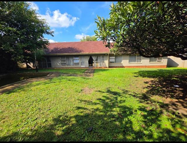 6 BEDROOM HOUSE FOR SALE IN BRACKENHURST